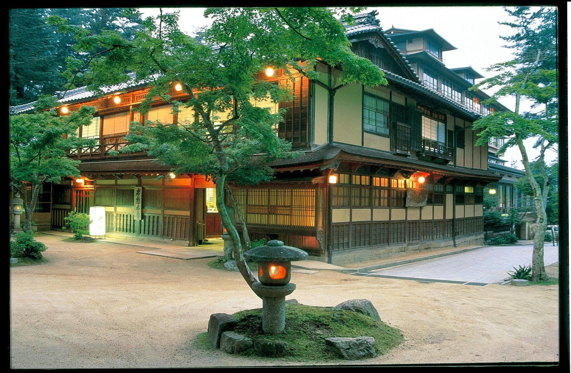 Iwaso Hotel Itsukushima Exterior foto